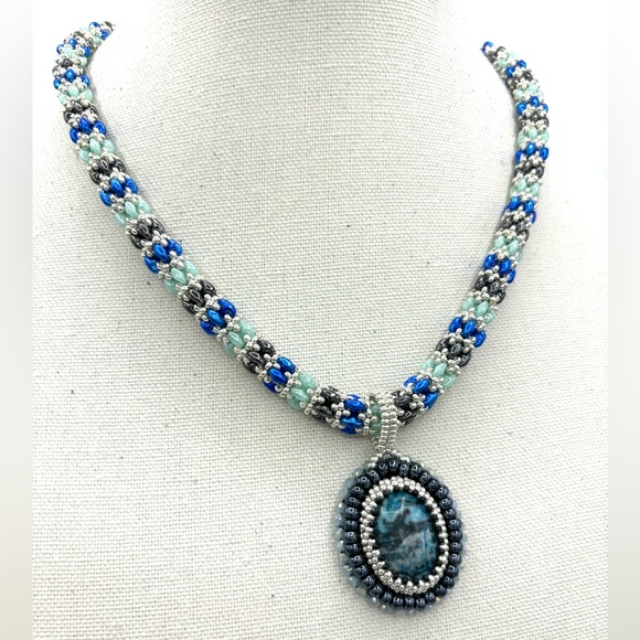 Hand Crafted Rope Style and Beaded Blue Agate Pendant Necklace - Picture 3 of 11